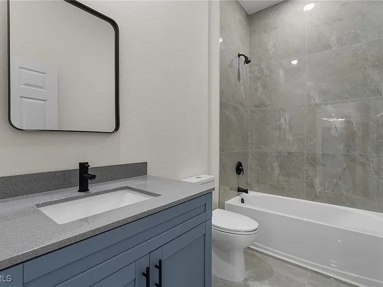 1134 Cumming St E — Photo 16