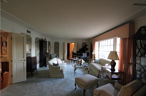 2nd image of 206 W Waddil St