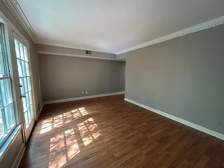 640A Rugby Row — Photo 5