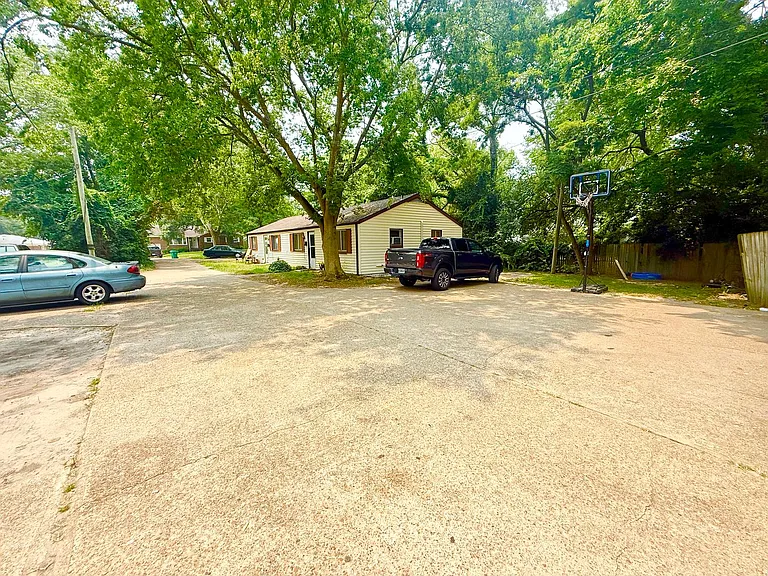 1820 Parkview Ave — Photo 30