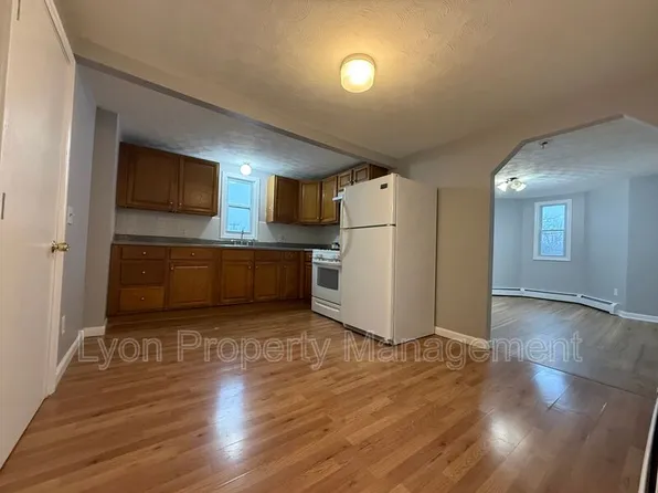 26 Carlton Ave Floor 2, East Providence, RI 02914
