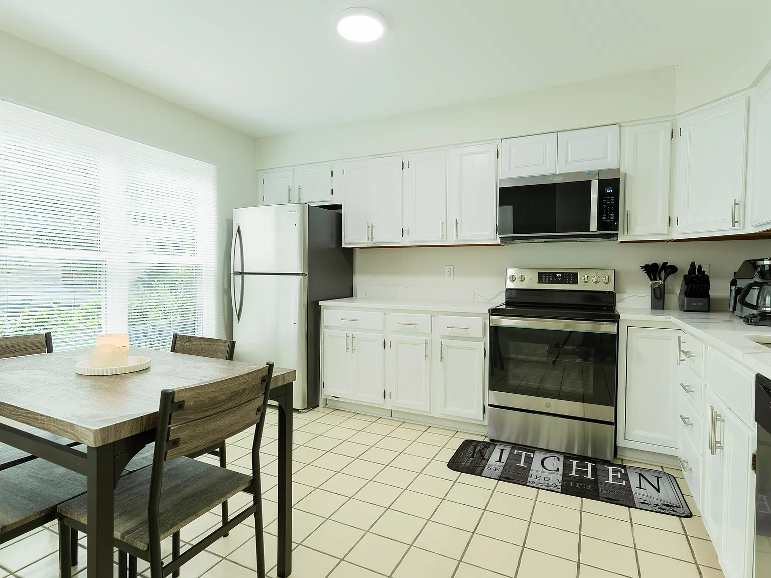 3 bed, 2.5 bath, 2102 sqft, $3,100 — Photo 4