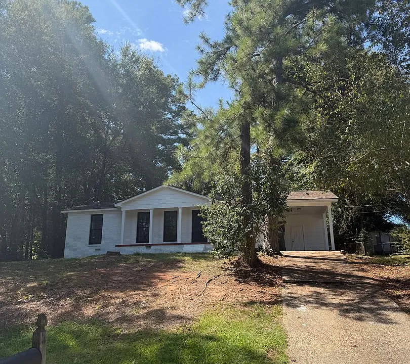 3027 44th Pl E