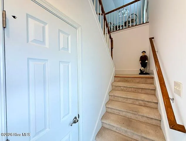 3 bed, 2.0 bath, 1402 sqft, $1,750 — Photo 2