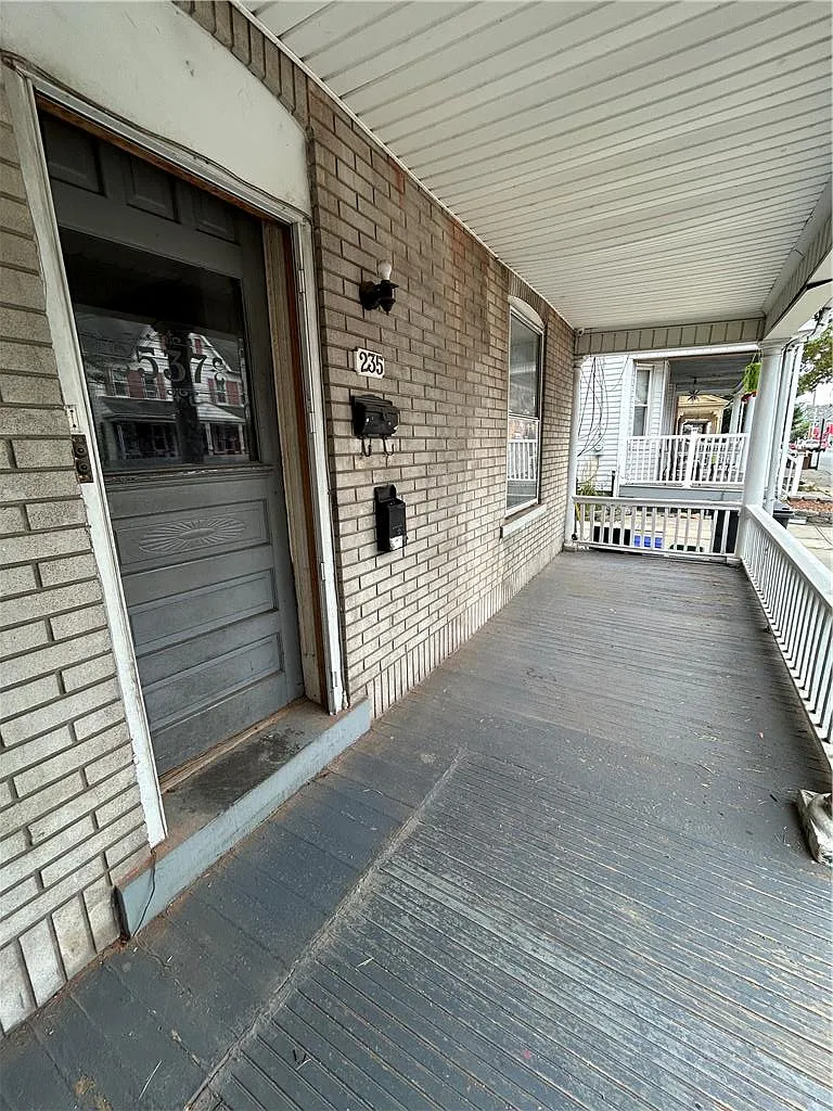 4 bed, 1.0 bath, 1000 sqft, $1,850 — Photo 3