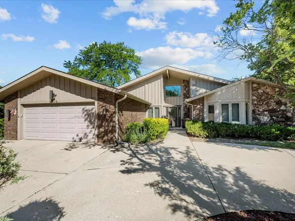 1426 Lorete Ln, Northbrook, IL 60062