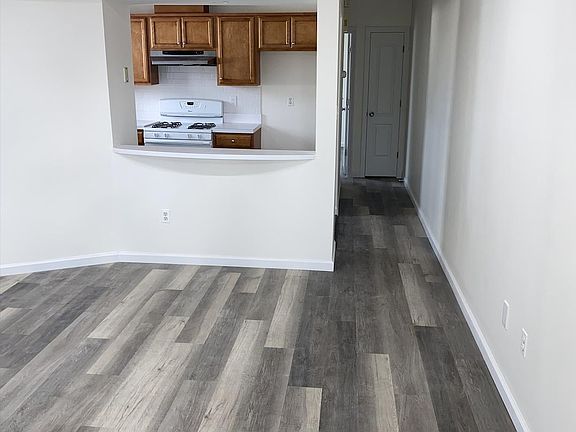 5th image of 2971 Hylan Blvd