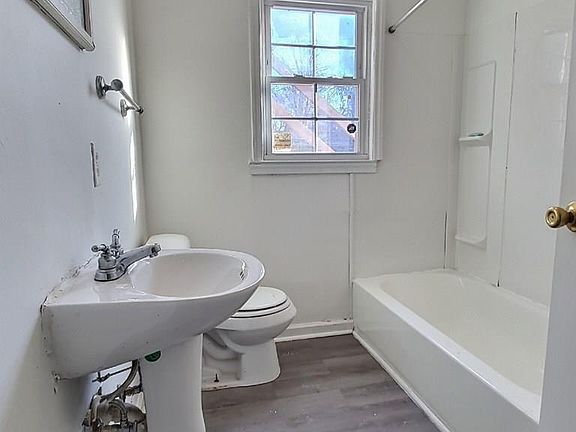 4th image of 805 D St