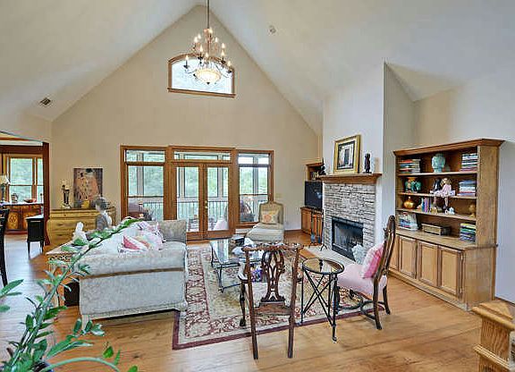 4th image of 1091 Stonebrook Dr