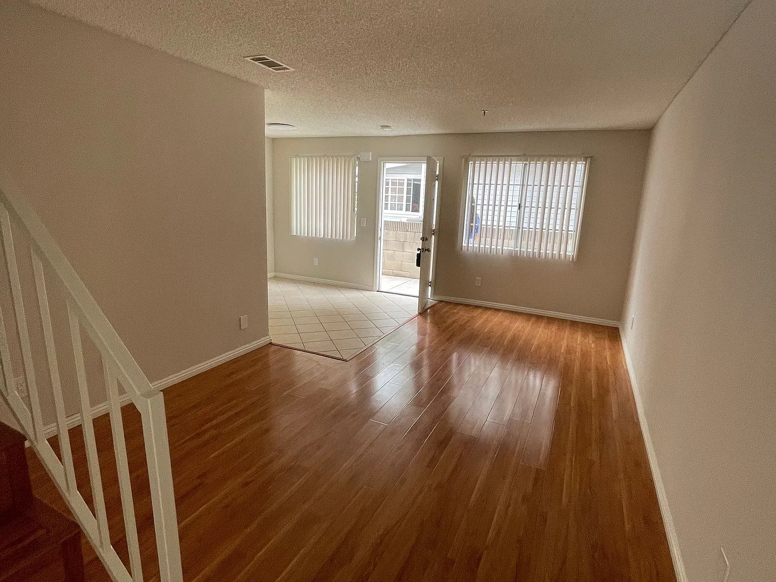 3 bed, 1200 sqft, $2,899 — Photo 2