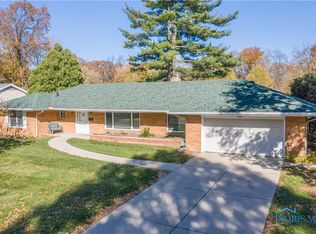 3830 S Beverly Hills Dr, Toledo, OH 43614