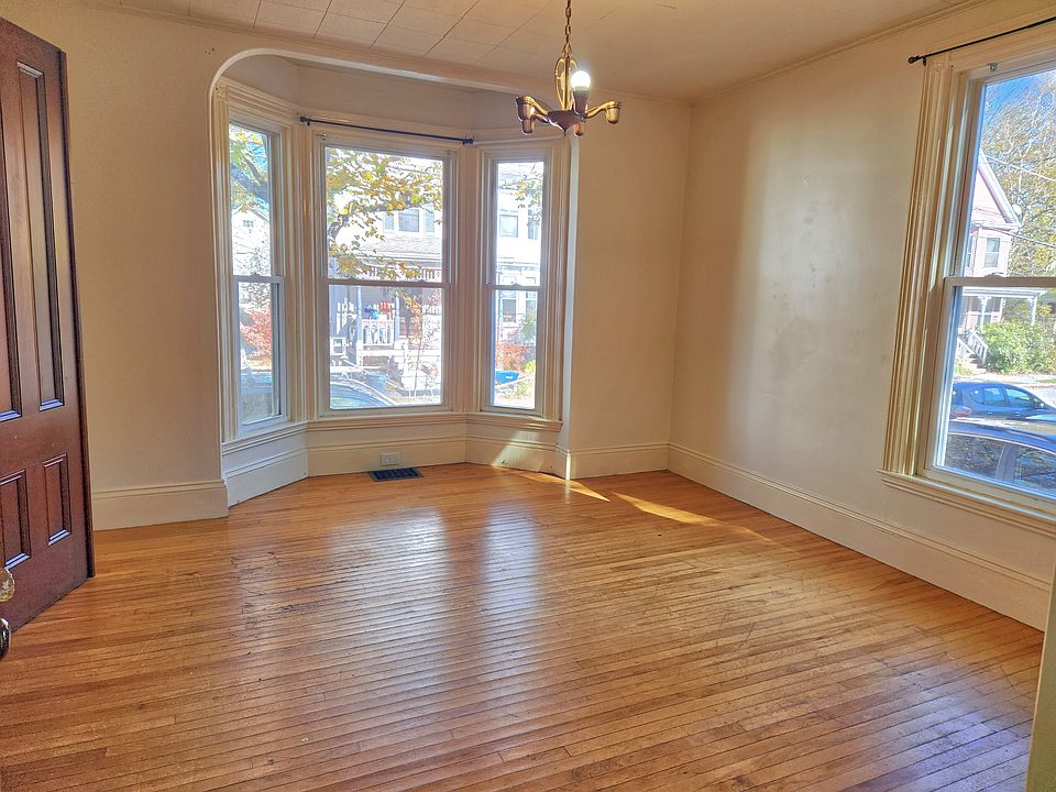 Bedroom 1 - bay window