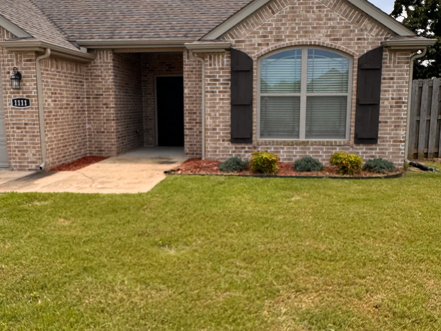3 bed, 1550 sqft, $1,800 — Photo 2