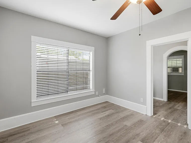 735 Victoria St — Photo 8
