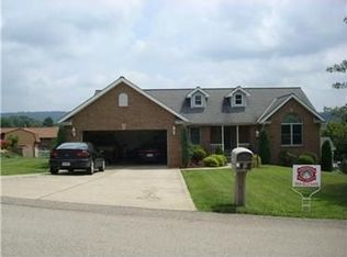 304 E Mulberry Dr, Mount Pleasant, PA 15666