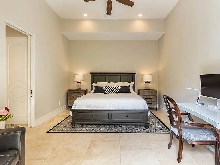 4520 Kahala Ave — Photo 32
