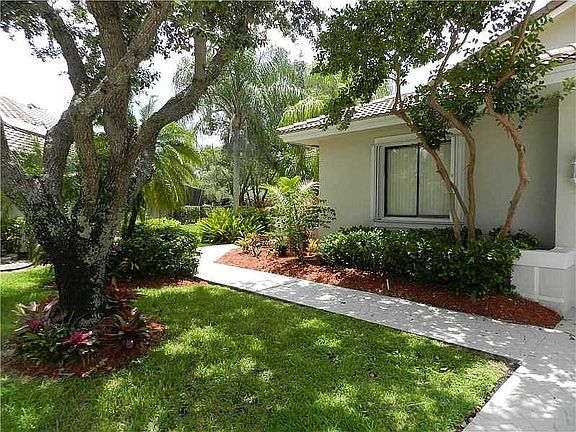 3rd image of 1112 Waterbrook Ln