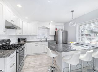 48 Countryside Dr, Basking Ridge, NJ 07920