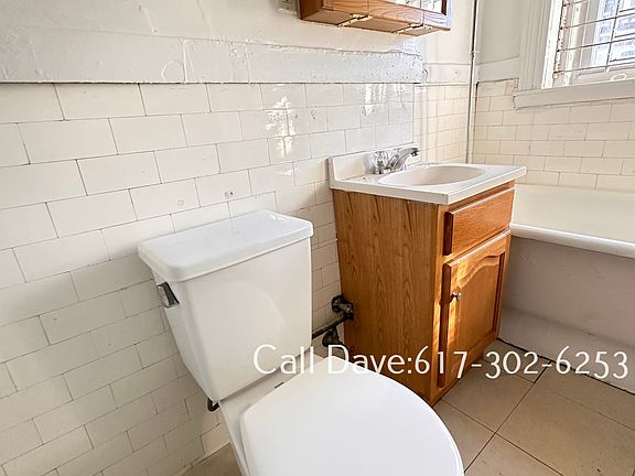 4th image of 9 Egremont Rd APT 3