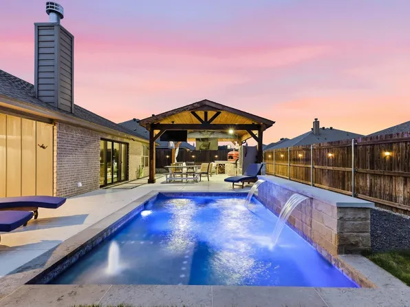 624 Aeronca Dr, Saginaw, TX 76179