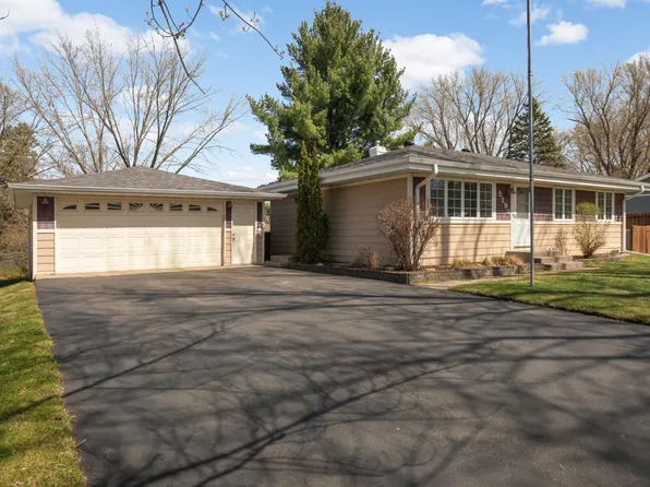 2293 Golfview Dr, White Bear Lake, MN 55110