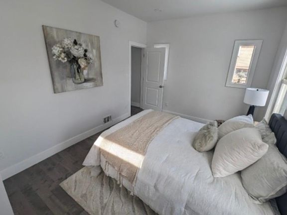 4th image of 21 Oak St Floor 2
