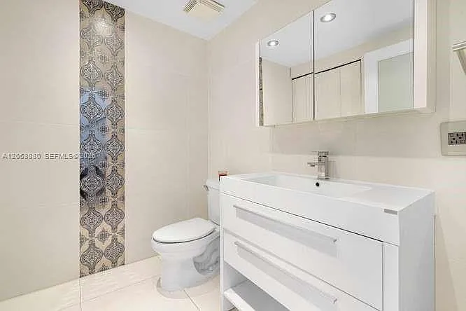 Neo Vertika Condo — Photo 2