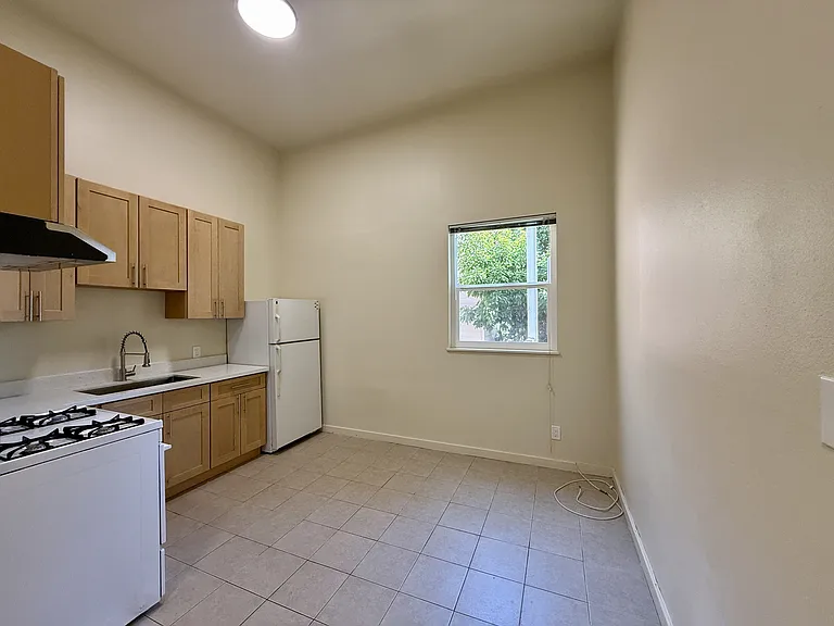 2315 Mission St #106 — Photo 3