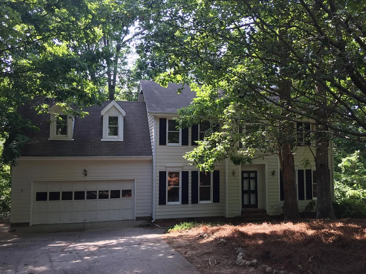 4 bed, 2.5 bath, 2225 sqft, $2,450 — Photo 4
