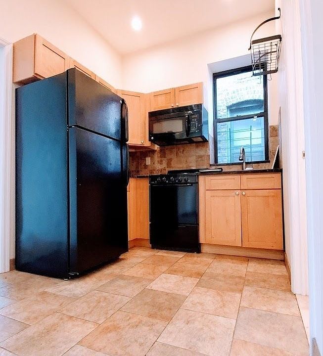 1st image of 745 9th Ave APT 5R