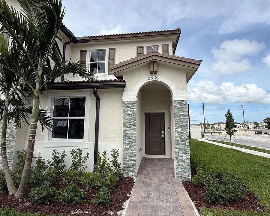 2597 SE 25th Dr