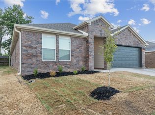 400 W Snow Bnd, Farmington, AR 72730