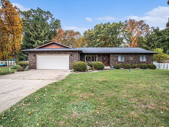 2nd image of 118 Moonwood Trl