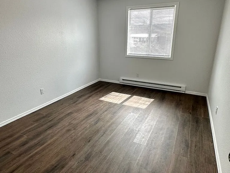 2328 Queen St #12 — Photo 11