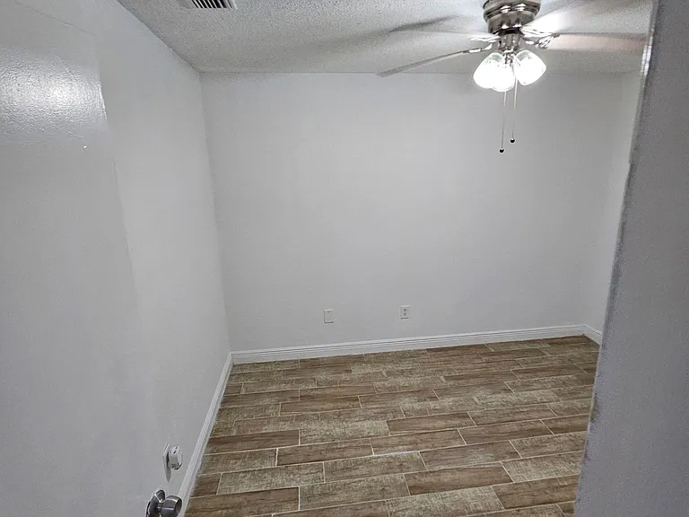 1276 NW 112th Ave — Photo 3