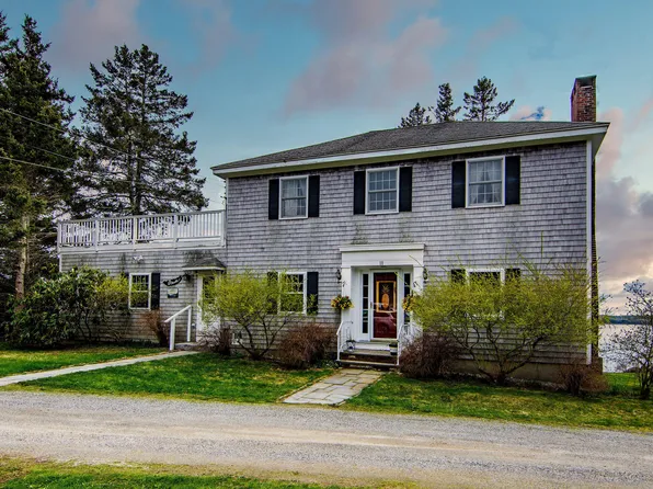18 Bridges Point Ln, Brooklin, ME 04616