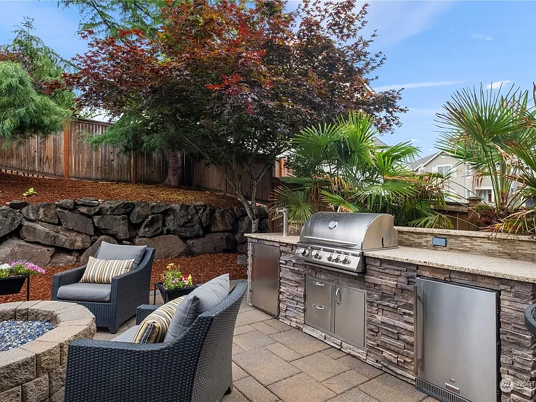 574 Lyons Pl NE — Photo 22