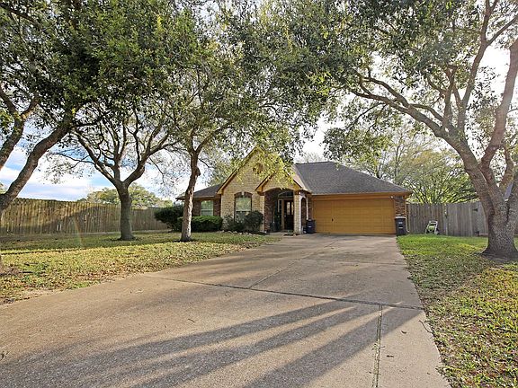 2nd image of 907 Riverside Dr