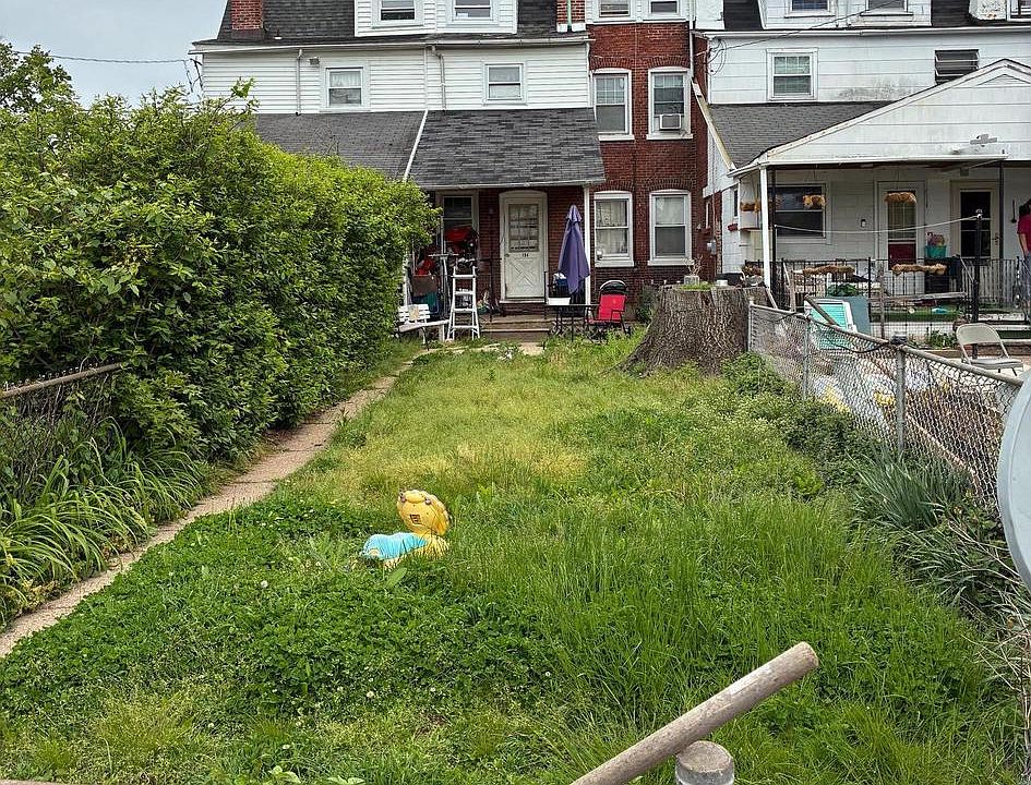 2nd image of 154 E 2nd St