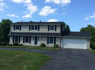 2 Squire Ln, Pittsford, NY 14534