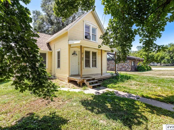 1853 Colfax St, Blair, NE 68008