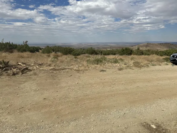 Linda Mesa Drt Vic Juni, Juniper Hills, CA 93543