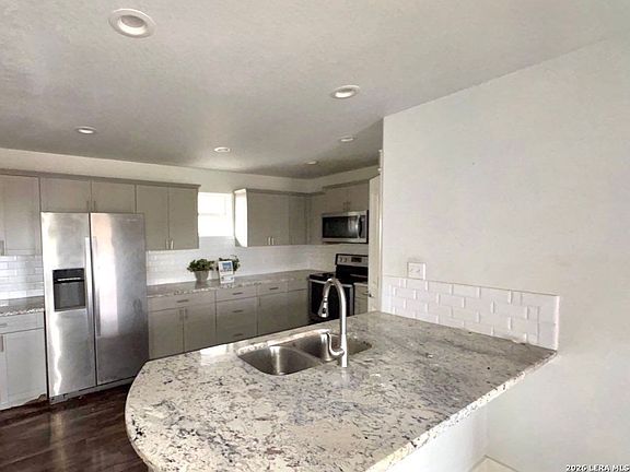 5th image of 519 Enchanted River Dr