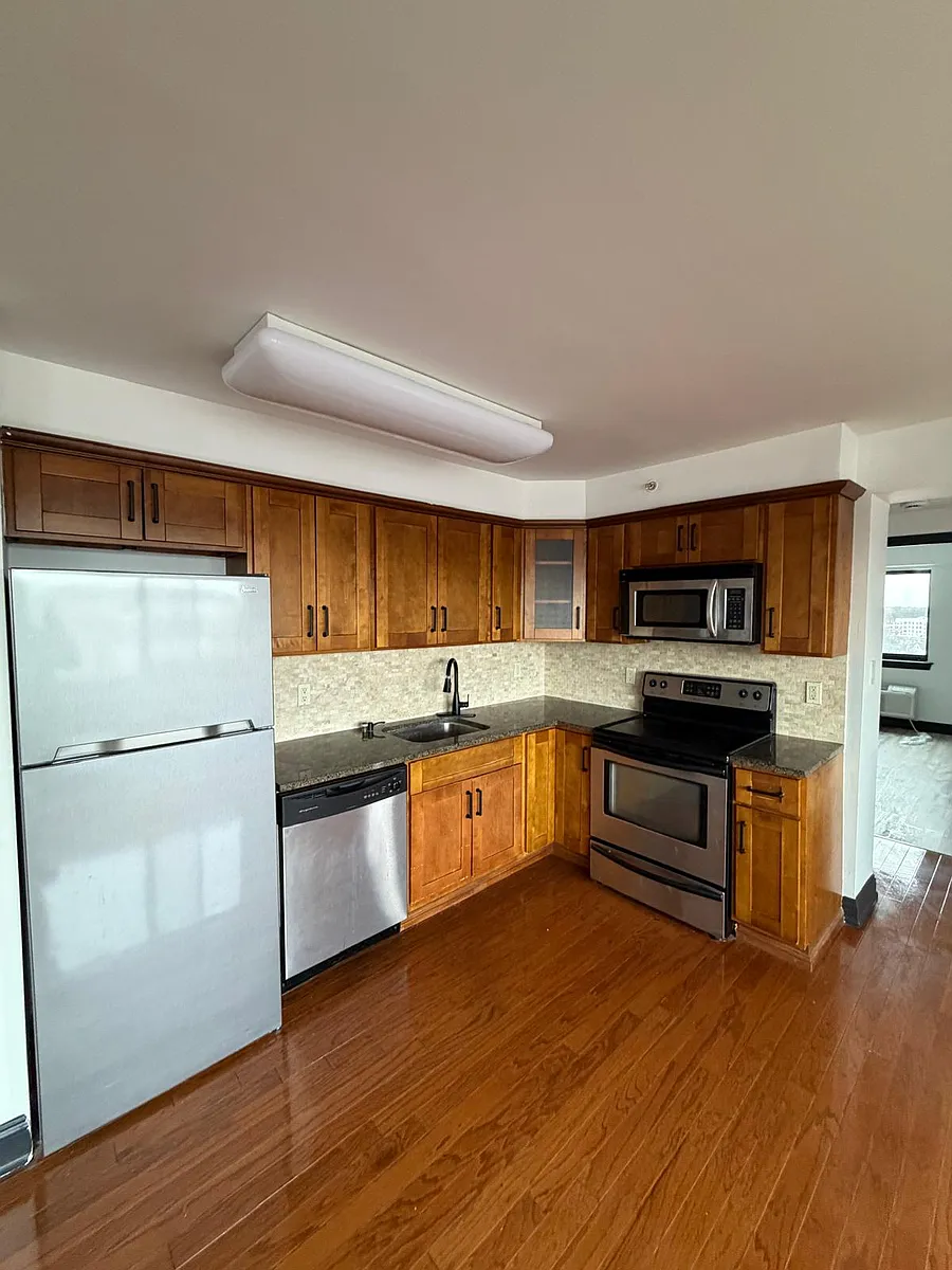 Building Photo - 60 Parkway Dr E #10D