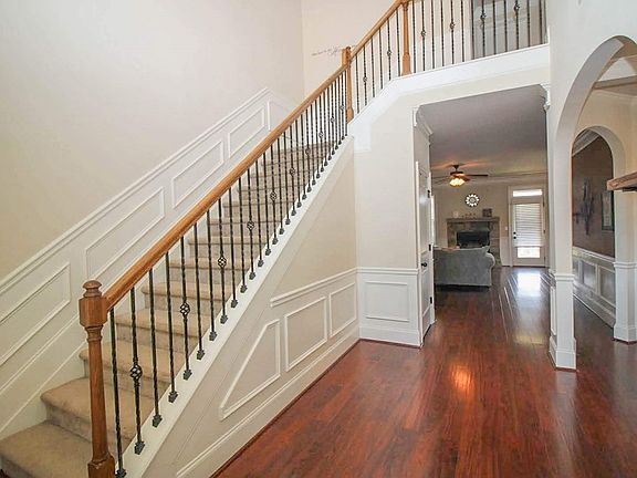 4th image of 4032 Lakewood Dr
