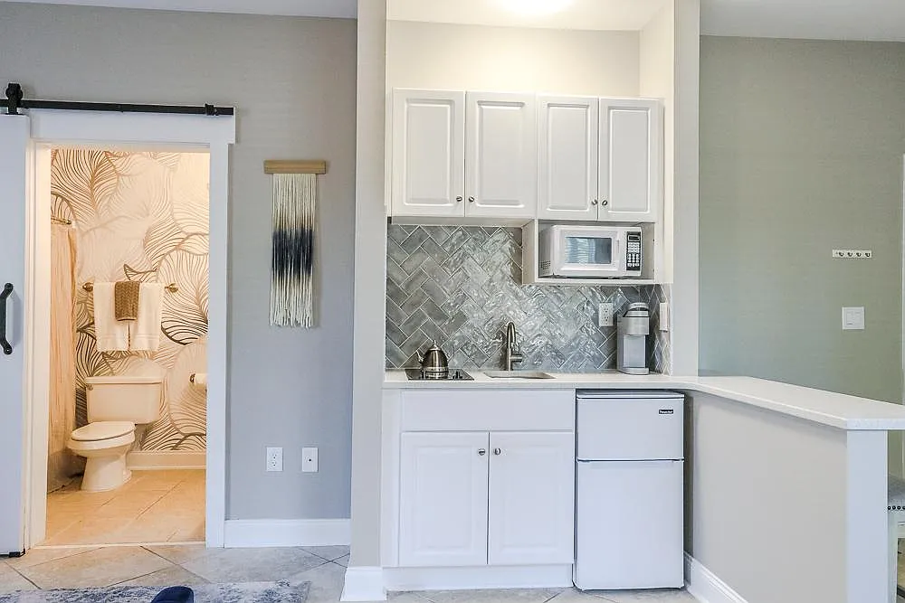 Studio, 500 sqft, $1,350 — Photo 3