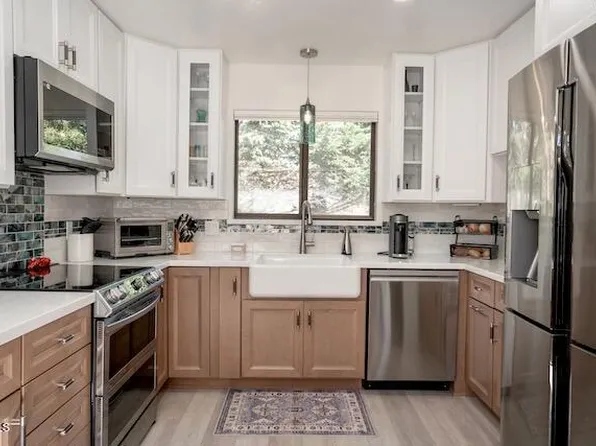 12061 Cedarwood St, Mendocino, CA 95460