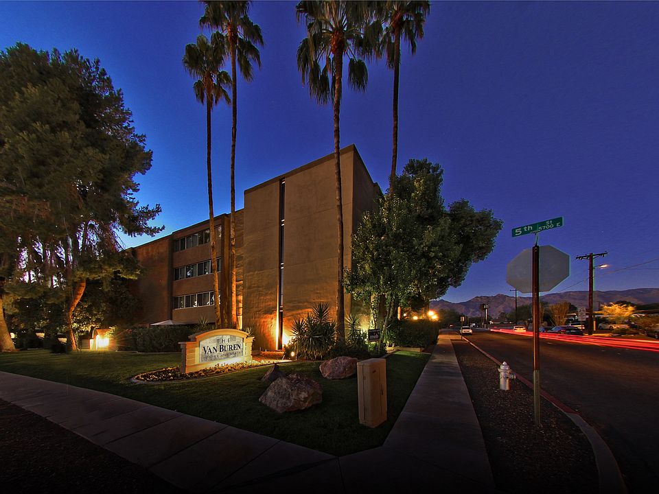 Exterior & Landscaping