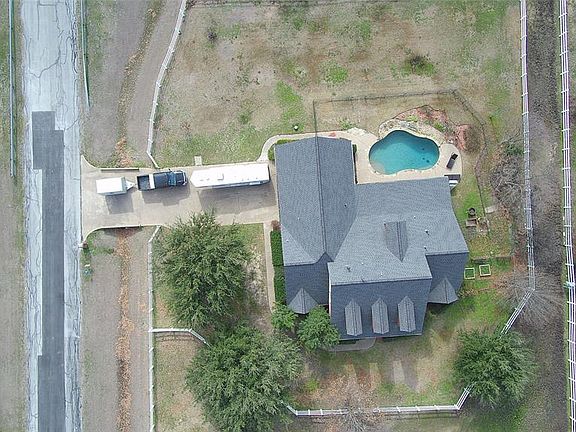 5th image of 1009 Creek Hollow Ln