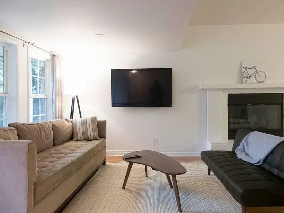4 bed, 1.5 bath, 1300 sqft, $6,400 — Photo 4